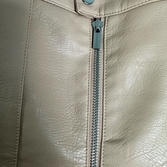 Gorgeous blush pink Bar ||| faux leather skirt (size 6) - Picture 8 of 13